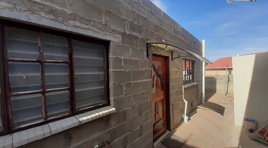 5 Bedroom Property for Sale in Lourierpark Free State